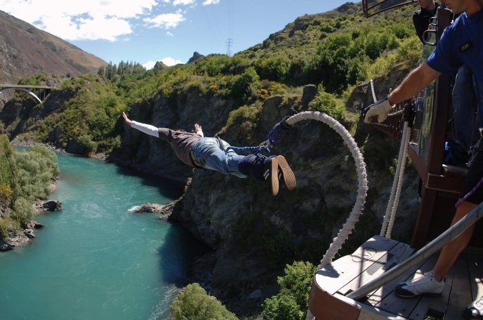 Bungee jumping queenstown zealand do jump places bungy nz adventurous most visit australia adventure top into would list madness stunning